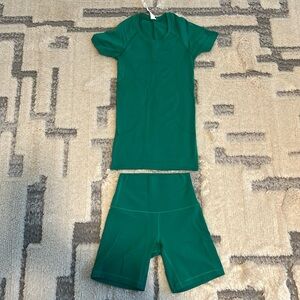 Lululemon 2 peices set new green color head band included for free ,